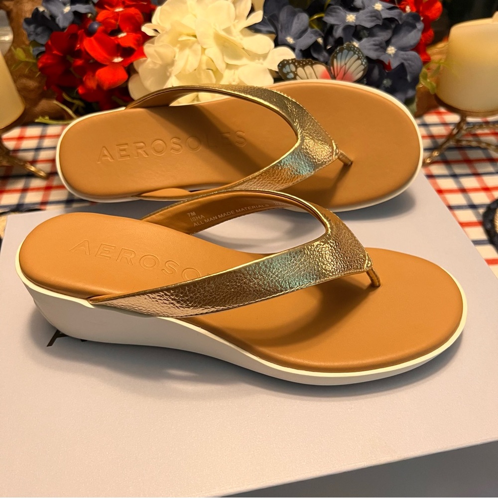 AEROSOLES Gold Metallic and White Wedge Sandals with Comfort Size 7